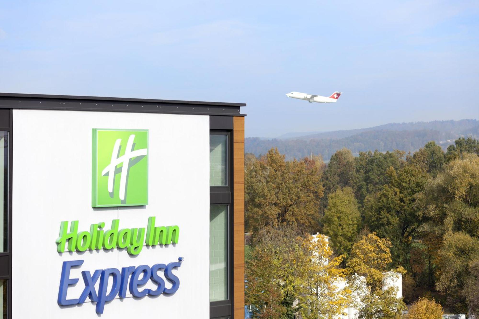 Holiday Inn Express Zurich Airport, An Ihg Hotel Rümlang Екстериор снимка